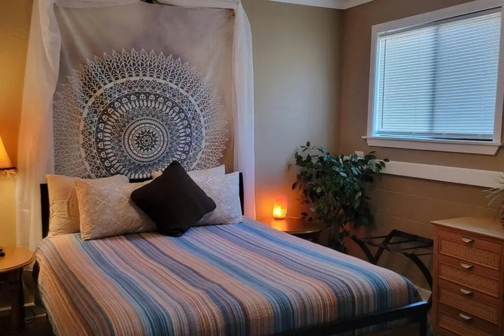 Room 4 of 12