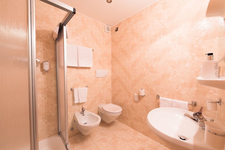 Room 15 of 49