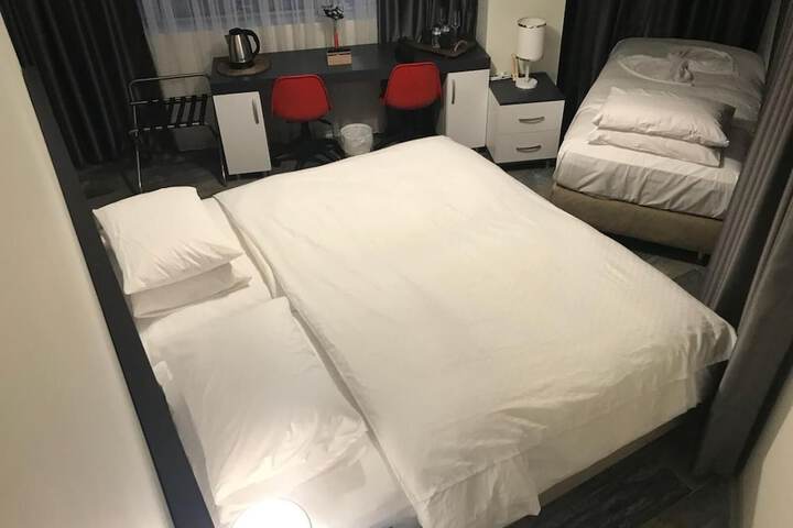 Room 13 of 78