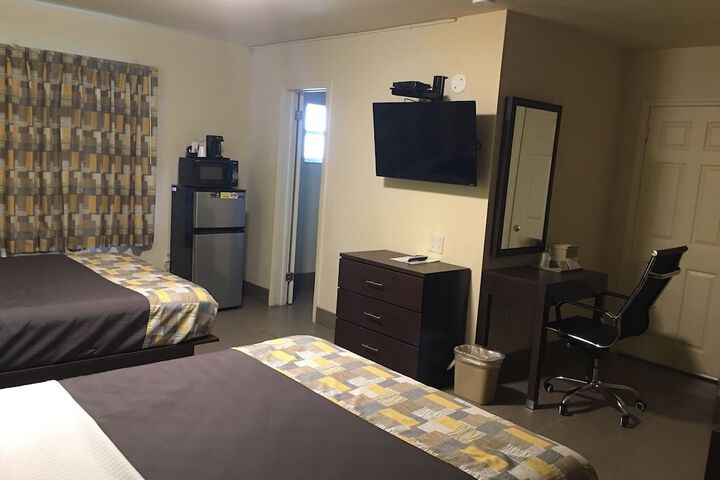 2 Queen Beds (8 of 8)