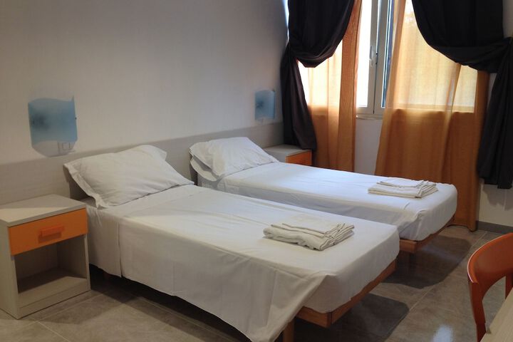 Room 16 of 32