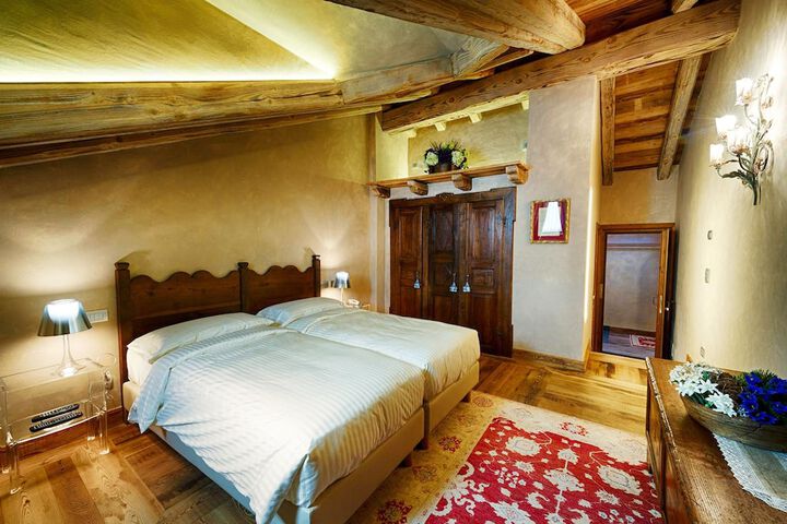 Room 5 of 44
