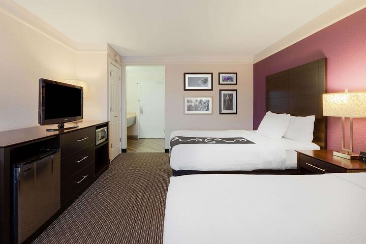 2 Double Beds (3 of 10)