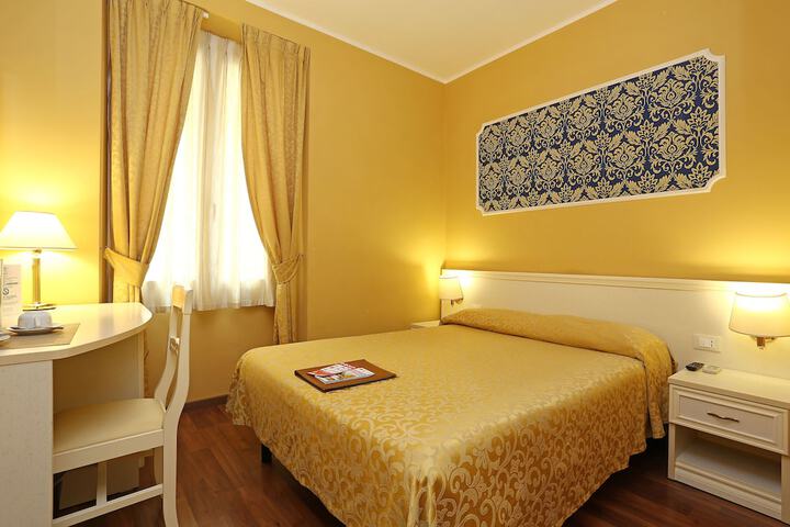 Room 18 of 37