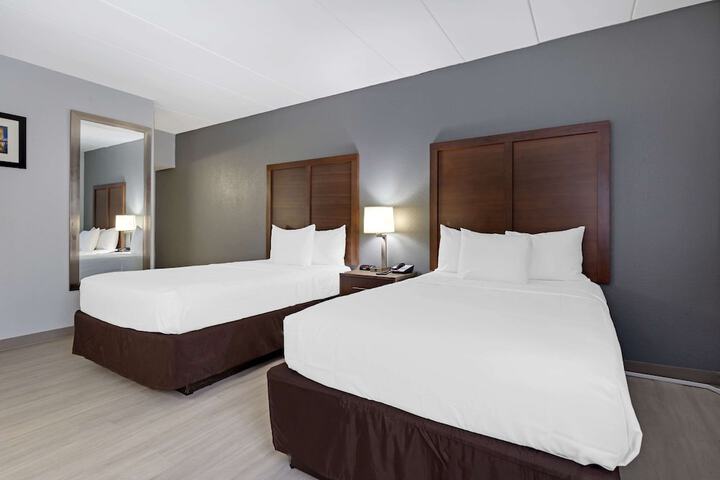 2 Double Beds (7 of 14)