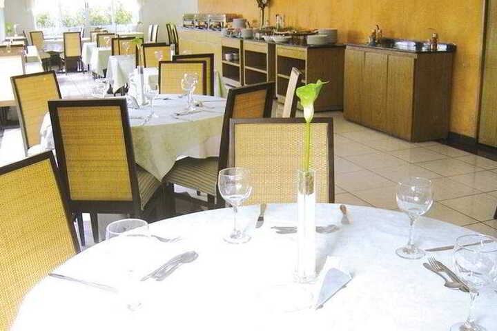 Dining 4 of 4