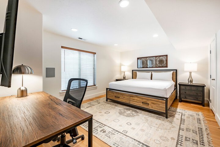 Room 3 of 142