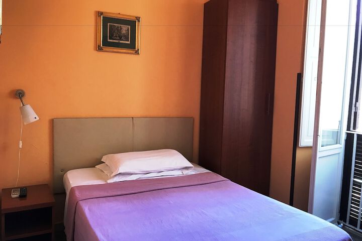 Room 14 of 28