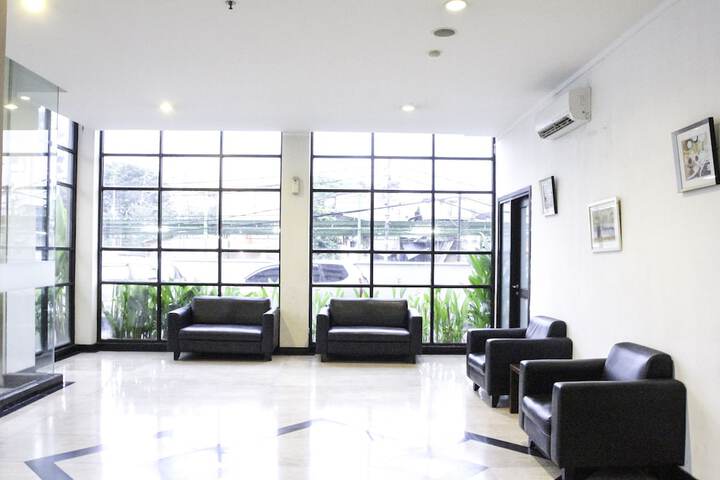 Entrance & Lobby