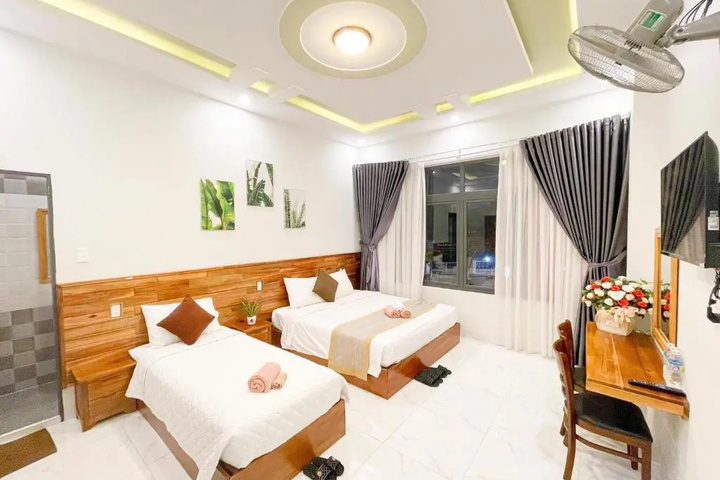 Room 2 of 8