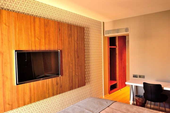 Room 8 of 52