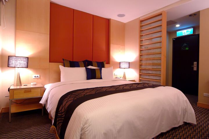 Room 18 of 33