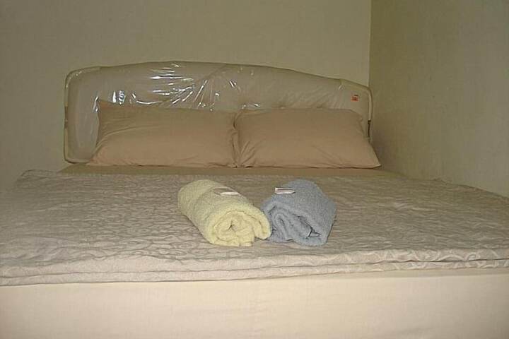 Room 9 of 15