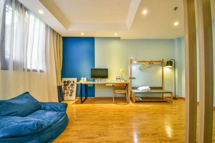 Room 12 of 15