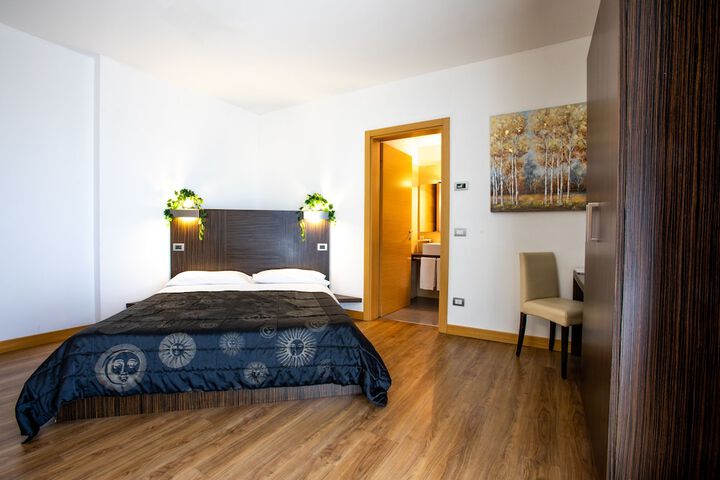 Room 6 of 44