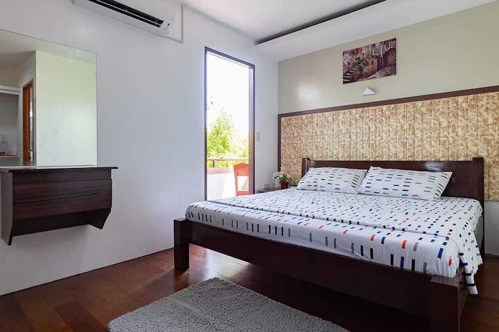 Room 4 of 25