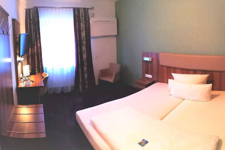 Room 30 of 53