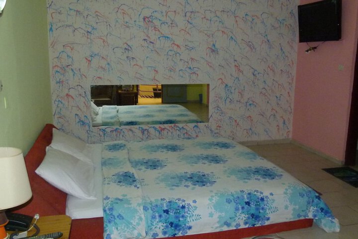 Room 6 of 23