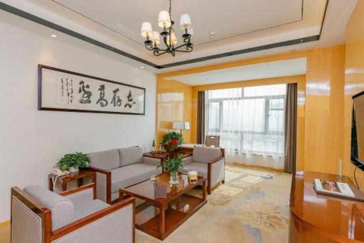 Hezhou Hongrui International Hotel