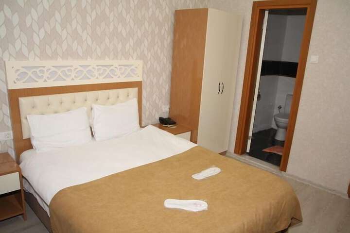 Room 12 of 23