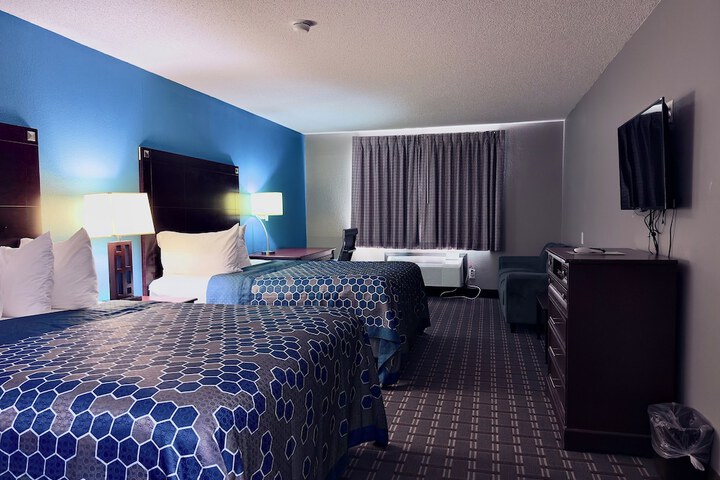 2 Queen Beds (4 of 20)