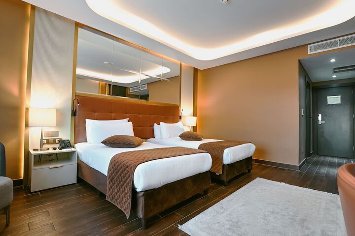 Room 8 of 26