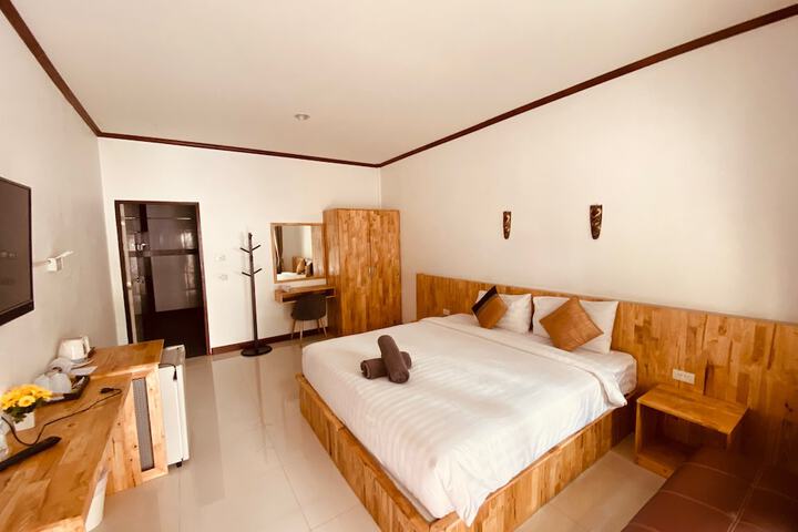 Room 27 of 80