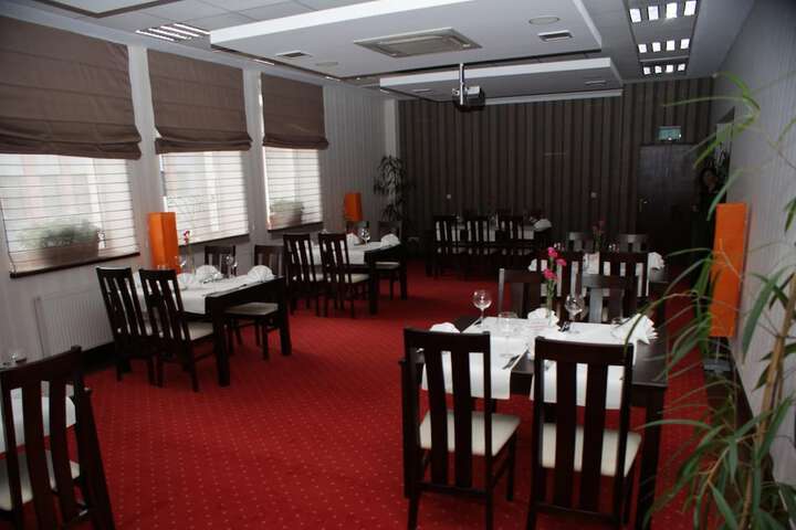 Dining 37 of 55
