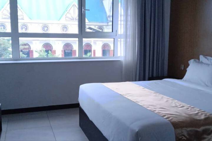 Room 7 of 33
