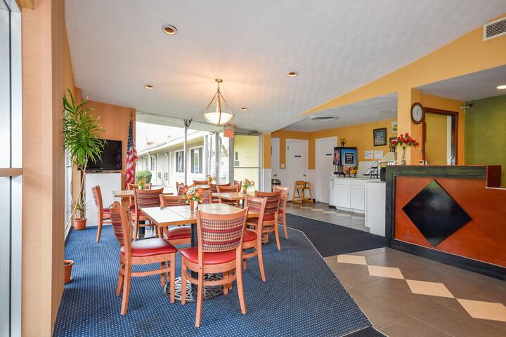 Breakfast/Coffee Service 18 of 22