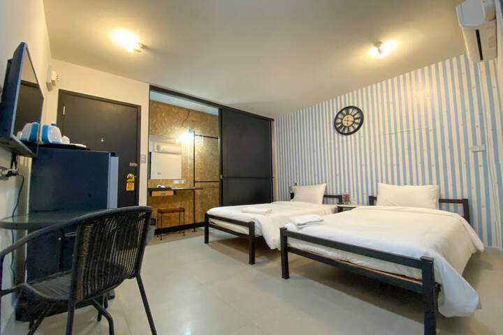 Room 16 of 40