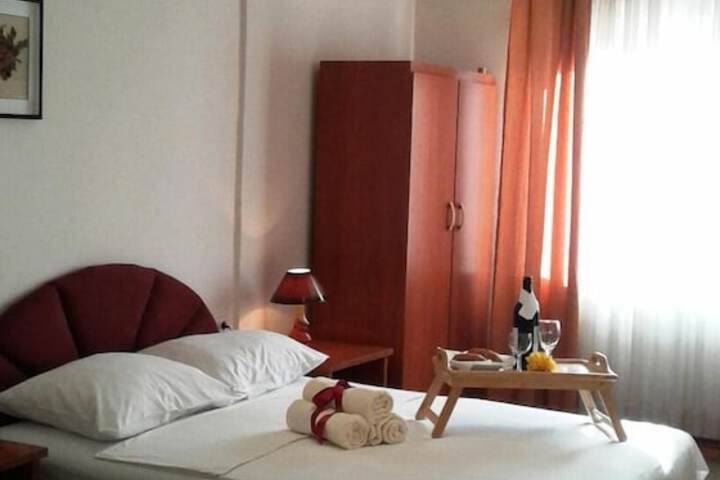 Room 12 of 24