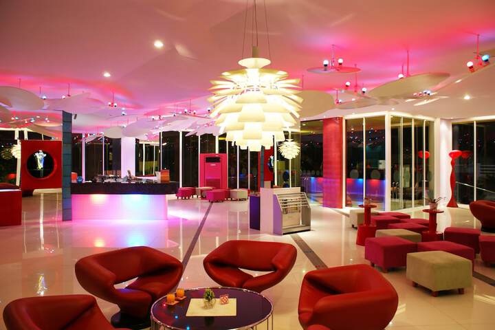 Entrance & Lobby