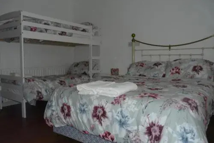 Room 6 of 8