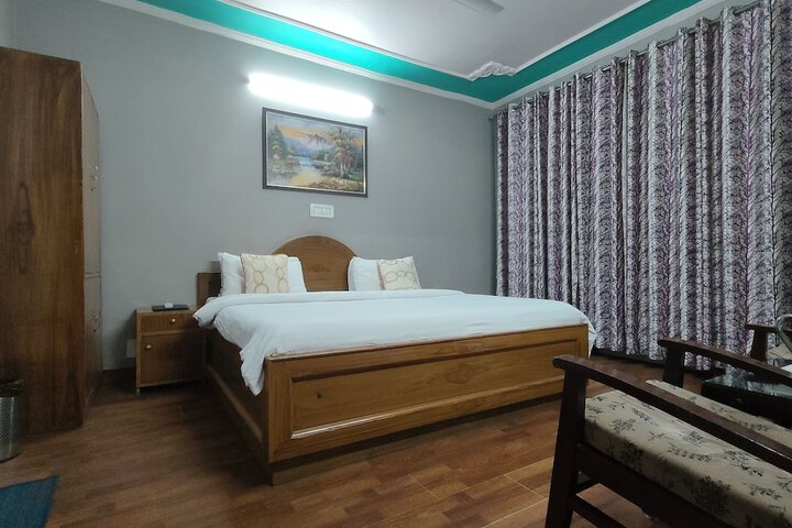 Room 10 of 33