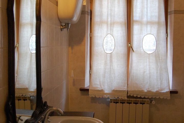 Room 17 of 49