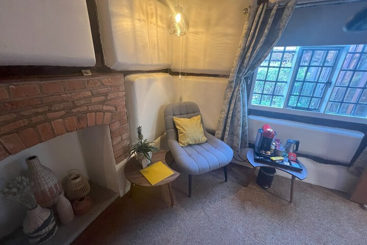 Room 9 of 90