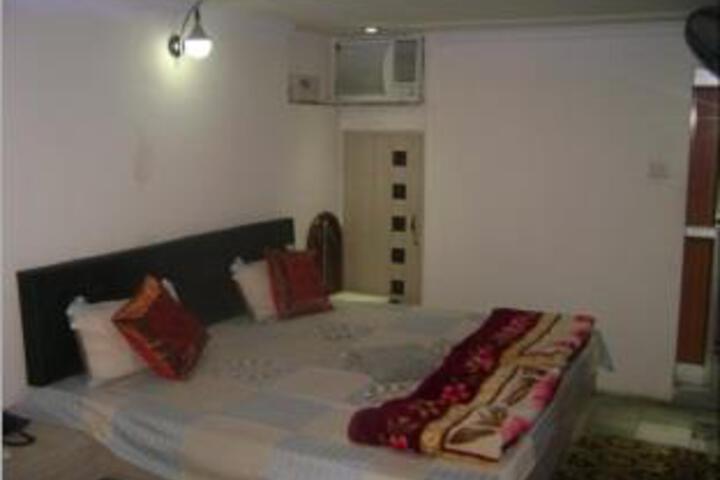 Room 3 of 5