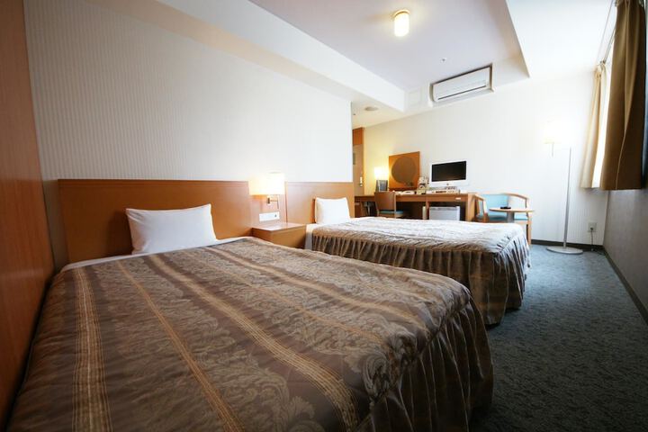 Room 6 of 14