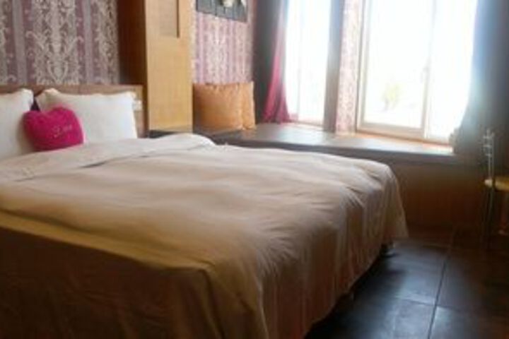 Room 8 of 27