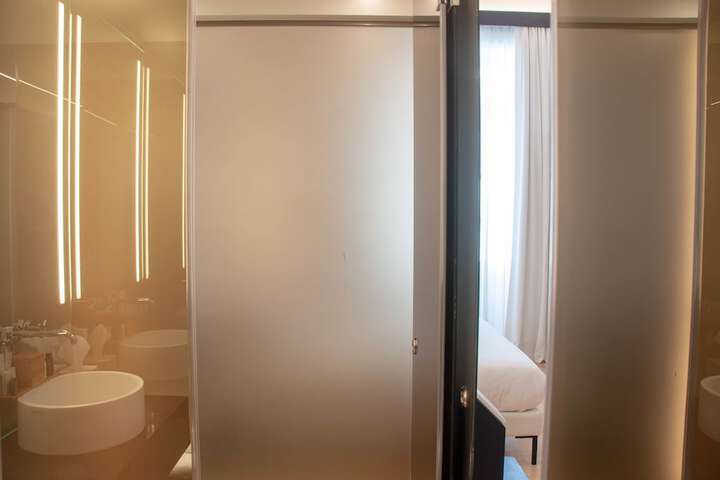 Room 63 of 119