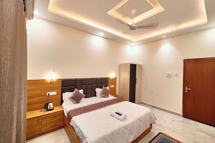 Room 10 of 31