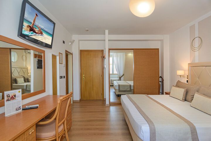 Room 21 of 43