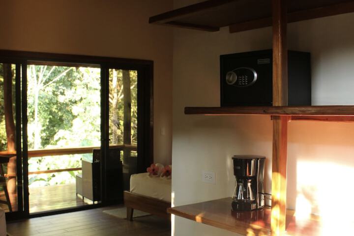 Room 6 of 77