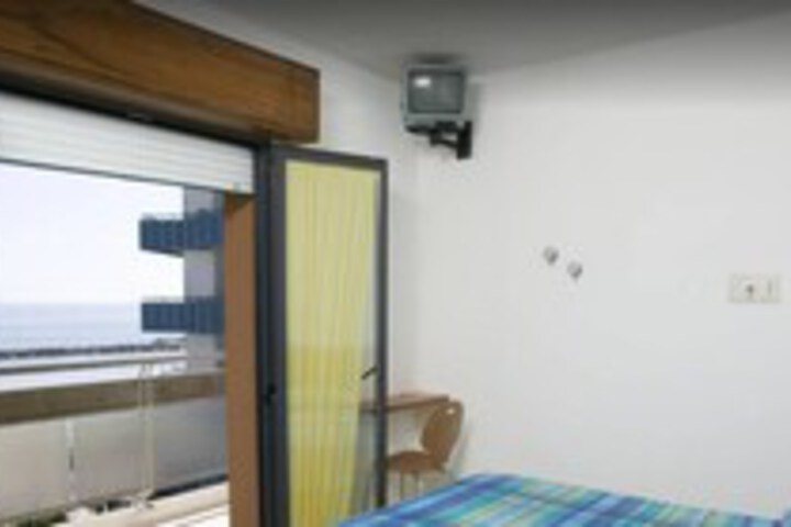 Room 11 of 18