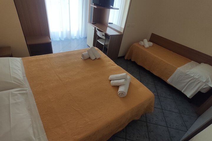Room 22 of 34