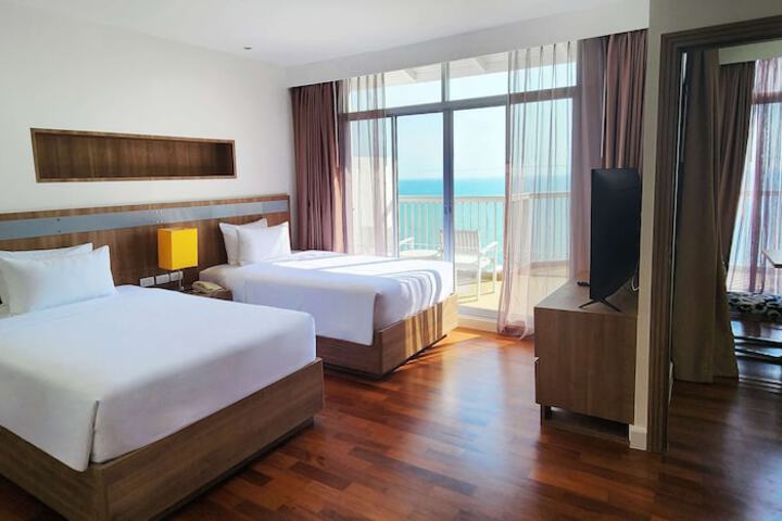 Room 32 of 148