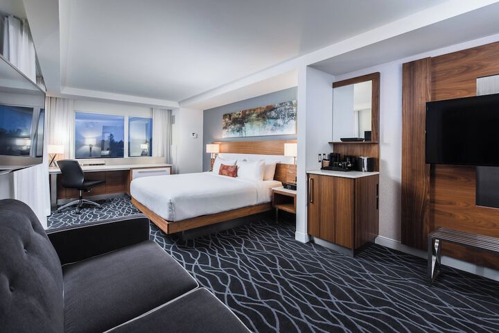 1 King Bed (4 of 12)