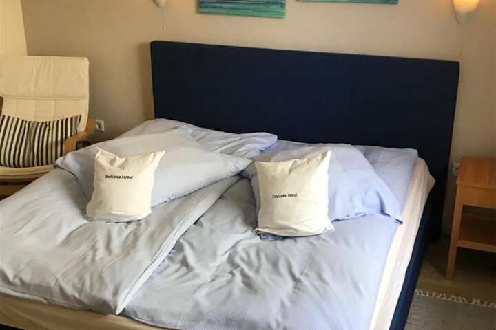 Room 7 of 48