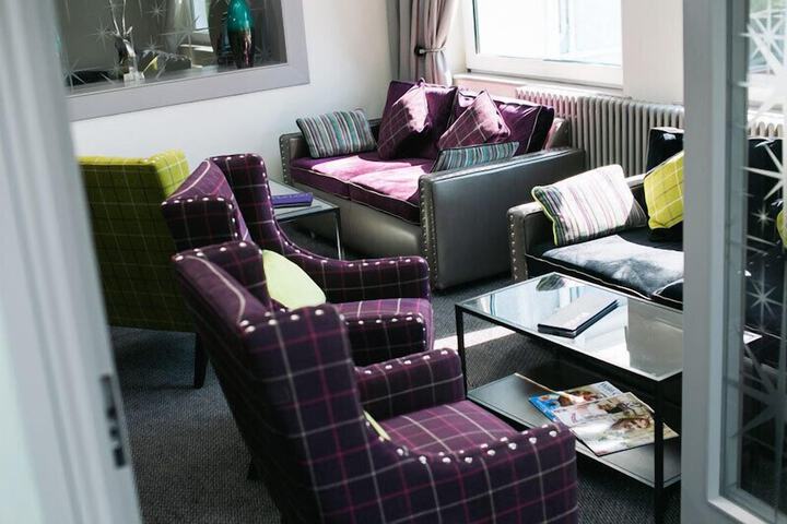 Lounge 45 of 58